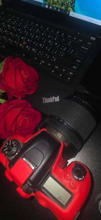 📸 للبيع كامرة Nikon D3400 ✅ كامرة أصلية بحالة ممتازة جداً ✅ عدسة زوم م...