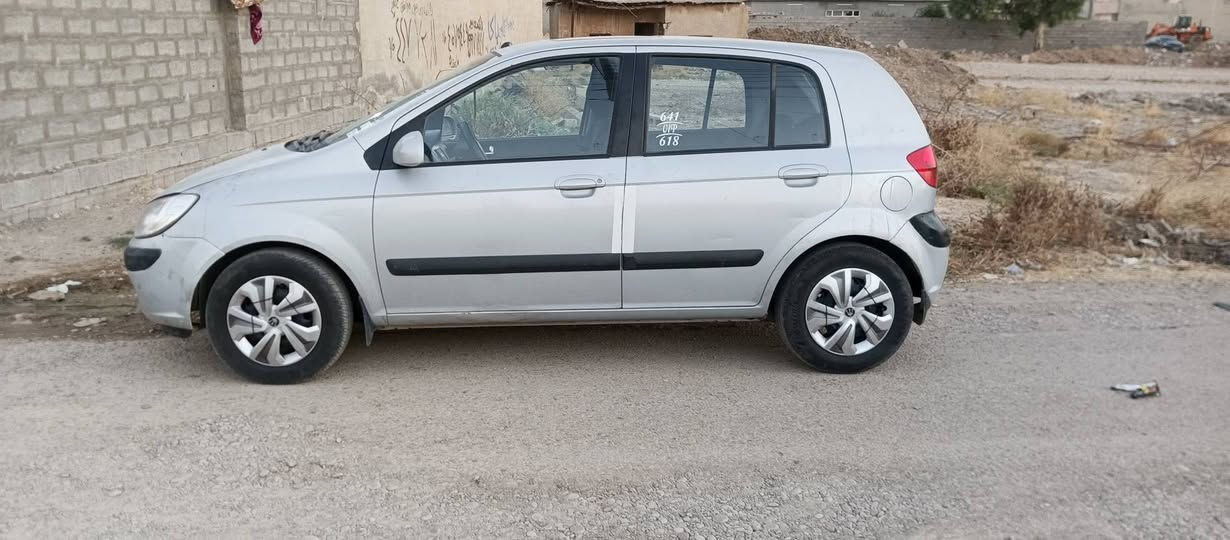 هونداي جيتز موديل 2007 البيع محرك 16 كير ومحرك وتبريد وتدفئة بشرط تحويل باسمك بشرط 2 قطعه ونص سبغ السيارة عليها 4 غرامه ينزل من السعر مكان السيارة اربيل السعر 53 وبيها شويه مجال السيارة مال بيت رقم ***********
