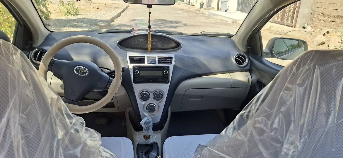 تويتا يارس خليجي موديل ٢٠٠٧ مةكينة كةورة و بينج كولة و ناوزةرد  يةك بارجة سبوخي هية كيرو مةكينة و تبريد بةشةرت تاخم بيش و تايةي تازةية سعرى ٧٧ مجالي كةم رقم موبايل *********** ، *********** كركوك, العراق
