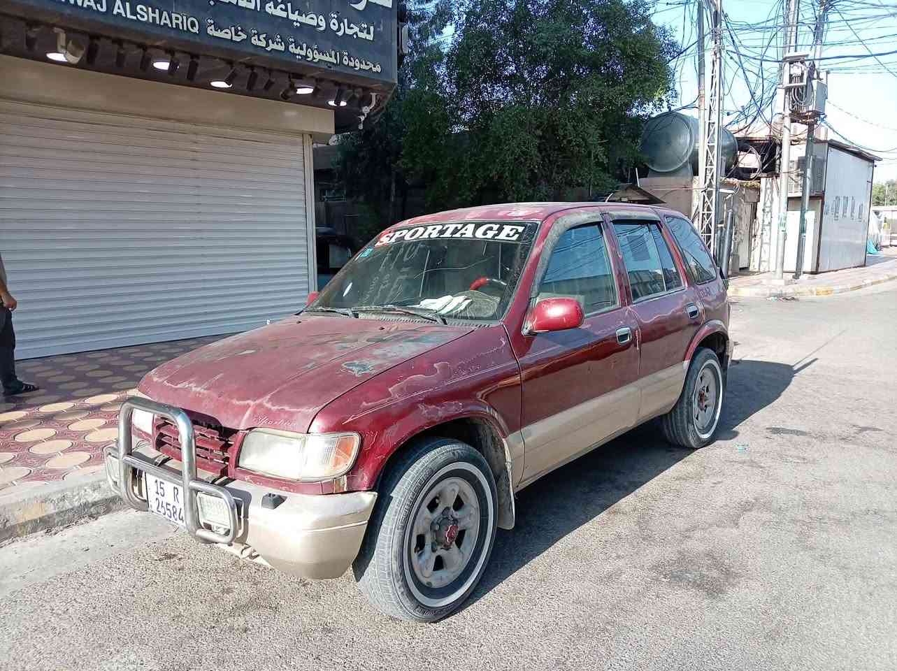 سلام عليكم كيا سبورتج موديل1995 رقم الانبار
 دولي مكينه وكير نضيفات هزه جديده كير اوتوماتيك محرك  امسكر بالكهرباء كله شغاله  تحويل مباشر عارضها 60    بيها مجال  شي بسيط ***********
