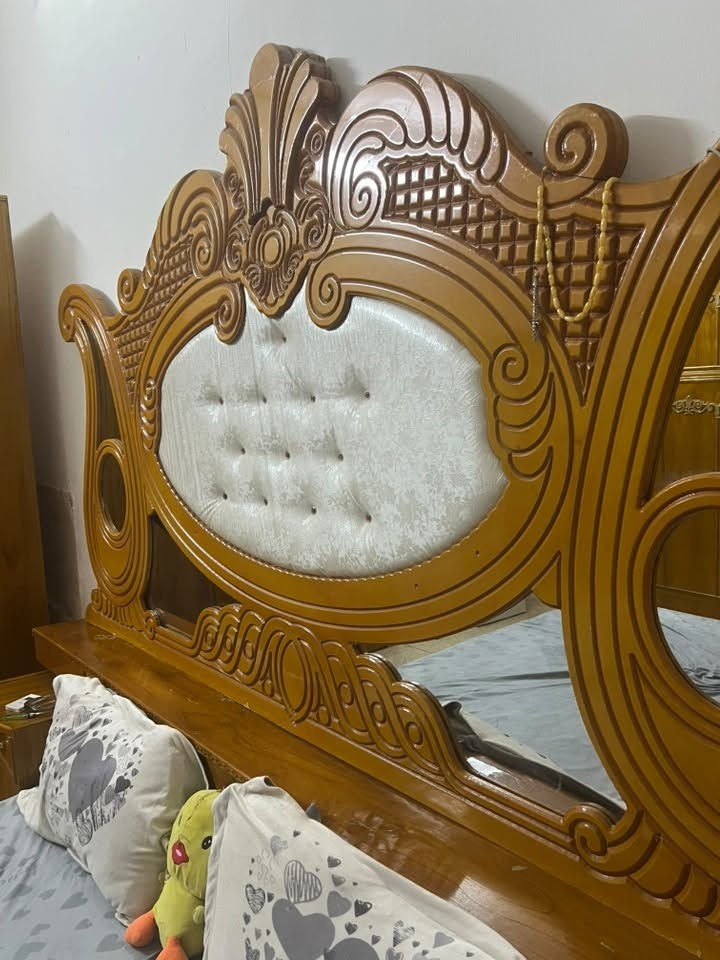 غرفه نوم أخشاب اصلي ونضيفة. جداً للبيع 650وبيها مجال عنواني مدينه الصدر الحميدية ويتوفر توصيل حط تعليق وادخلك ***********واتساب
