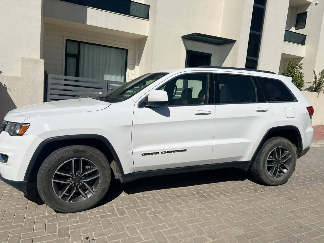 جیب گراند چیرۆکی 2019 
سپی بەفری 4WD
تەنها 50 هەزار ڕۆشتووە
سەیارەی ماڵی خۆمەو یەک دەستە 
مواسەفات ناوکرێمی، کوشن جڵد، کوشن کارەبایی،شەغال، بەسمە، دوو دەرگا بەسمە،
 ئۆتۆ هۆڵد و ئۆتۆ ستۆپ، شاشە گەورە،کامێرا،
 ڕادار،ئاوێنە فۆتۆ و Assist وە دژە فول، حاسە، دەبڵ ئەکسل، تەبرید دەبڵزۆن 
 تەبرید مەرکەزی ٤ مۆدی لێخوڕی هەیە
‏Sport، Eco، Auto ،manual سیتمی ئۆفرۆد،کاڕپلەی،ڤۆلیۆم و تەحدیدسورعە، تەلەفۆن،لیدی ناوەوە،تراکشن و دژەخلیسک
زۆر مواسەفاتی تر..……

 سعر ٢٣٣ 

زۆر تازە و جوان ماوەتەوە 
بێدەعم و لێدران، ڕەقەم شەنسیم داناوە
زۆر پاک و تازەیە 
٢ پەڵەی بچوک بۆیاخی هەیە لای خۆمان بووە 
سپێری دانەگیراوە

ژمارەی خاوەنی 
***********
*********** السليمانية, العراق
