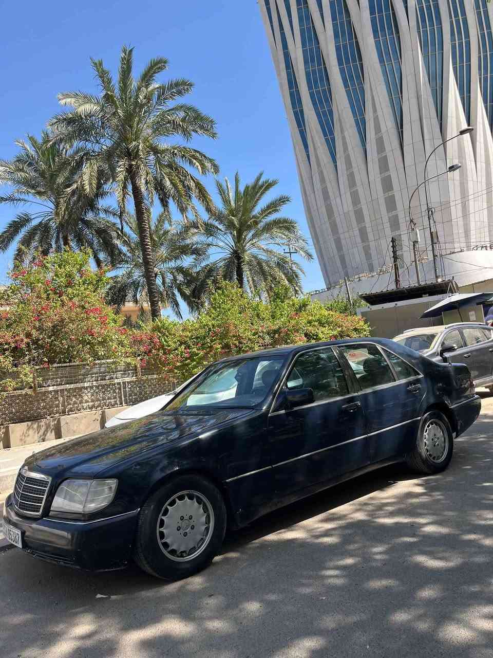 مرسيدس شبح موديل ٩٢ كلشي شغال
محرك تابوت بلاد  (المرغوب)
كير ومكينه كفالة عامة 
كل الكهربائيات شغالة 
مري 
تحكم مقاعد 
كراسي تدفئة وتبريد 
شاشة 
سنتر لوك شغال معروفه بعد مواصفات الشبح
السيارة تحويل مباشر 
متوفر واتساب وماسنجر 
*********** بغداد, العراق
