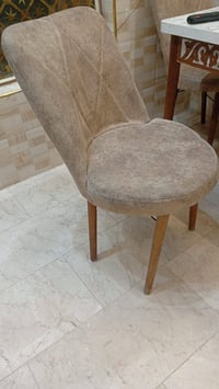 كراسي  عدد ٦ للبيع مستعجل 07831223235