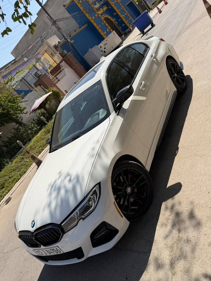 السلام عليكم BMW 330i M 2022 
السيار ام بكج بلاد اصل محرك 2.0 تون تيربو 
فول فول مواصفات سنوية مضللة رقم اربيل باسمي 
لون ابيض داخل احمر 

وارد امريكي حادثة سطحي بدون دواخل بدون لغد بدون شاصي 
صور الحادث مرفقة بالمنشور 

مكان السيارة بغداد المنصور بيع فقط بدون مراوس 

السيارة جديدة جدا جدا جدا بدون اي نقص 
بدون اي مسج بدون اي عطل 

رادار امامي 
رادار خلفي 
رادار جانبي 
قيادة ذاتية 
حساس امامي 
حساس خلفي 
بصمة تشغيل وابواب وترحيب عند الاقتراب 
كامرة خلفية 
تحدبد مسار 
كشنات كهرباء 
تدفئة كشنات 
داخل متغير انارة بلادية 
سايد بريك بصمة 
كضنات خزن 
شفتات سترين 
مري شفط 
نفطة عمياء 

رايدة ب245 عنواني بغداد المنصور ***********

