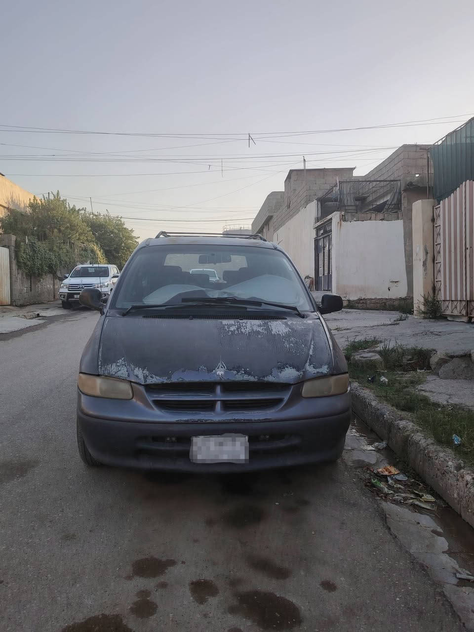🚗 دوج كارافان موديل 1998 للبيع 
​سيارة دوج كارافان (Dodge Caravan) للبيع، مناسبة
جداً للعائلة أو الاستخدام اليومي والاشتراكات.
​📋 المواصفات والتفاصيل:
​نوع السيارة: دوج كارافان (Dodge Caravan)
​الموديل: 1998
​الرقم: رقم نينوى (خصوصي)
​التبريد والتدفئة: شغال ومكفول ❄️
​البودي والحالة العامة: موضح بالصور.
السيارة بأسمي سنويتها الى2028
​💰 السعر والمكان:
​السعر: 40 ورقة 
​المكان: الموصل
​📞 للتواصل والاستفسار:
​رقم الهاتف / واتساب: ***********
