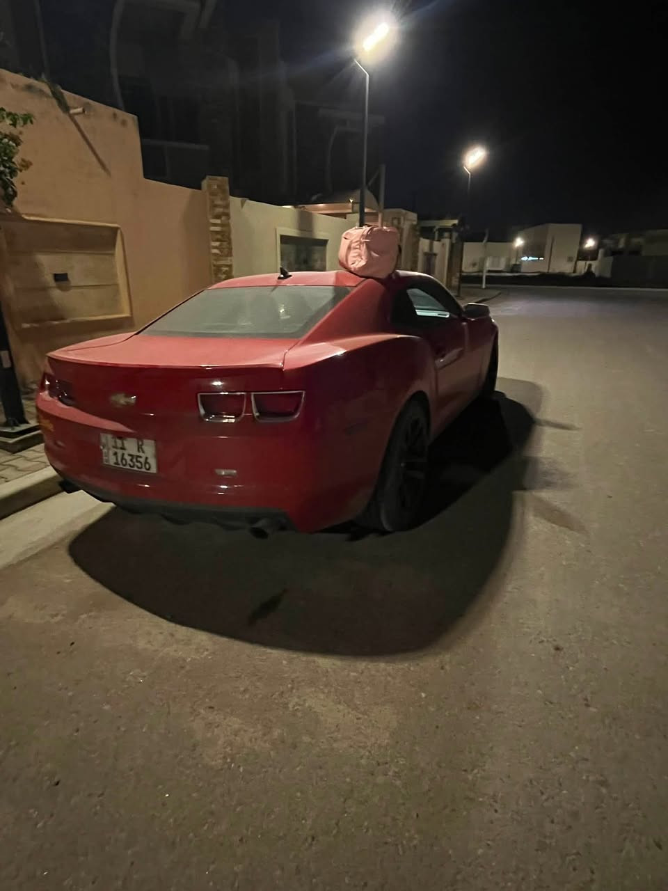 كمارو rs 2012
لون احمر تحكم ستير 
كشنات كهرباء 
كير اوتو 
تبريد ثلج 
كير ميكينه بلاد
تخم تاير جديد  
ضرر جاملغين اماميات 
عليها دبات فقط بدون تفريغ ولا برمجه السياره ع وضع البلاد 
ستفسار
***********
