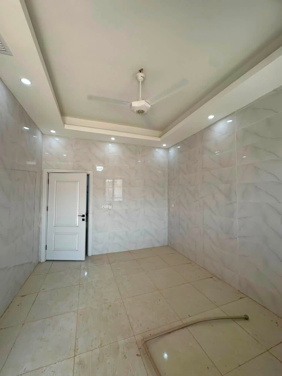 السلام عليكم دار للبيع المكان 📍
تكريت الديوم التصنيع خلف علوه الأسماك 
المساحه 150 وجه 7 ونص نزال 20 الدار 3 طوابق ونضام دكتات كامل ونضام غاز و كامرات و 4 غرف نوم و3 مجاميع صحيه شغل الدار درجه اولى وموقع جدا مميز 
للاستفسار باقي التفاصيل الاتصال على الرقم او مراجعه مكتب علي وأحمد للعقار 
***********
