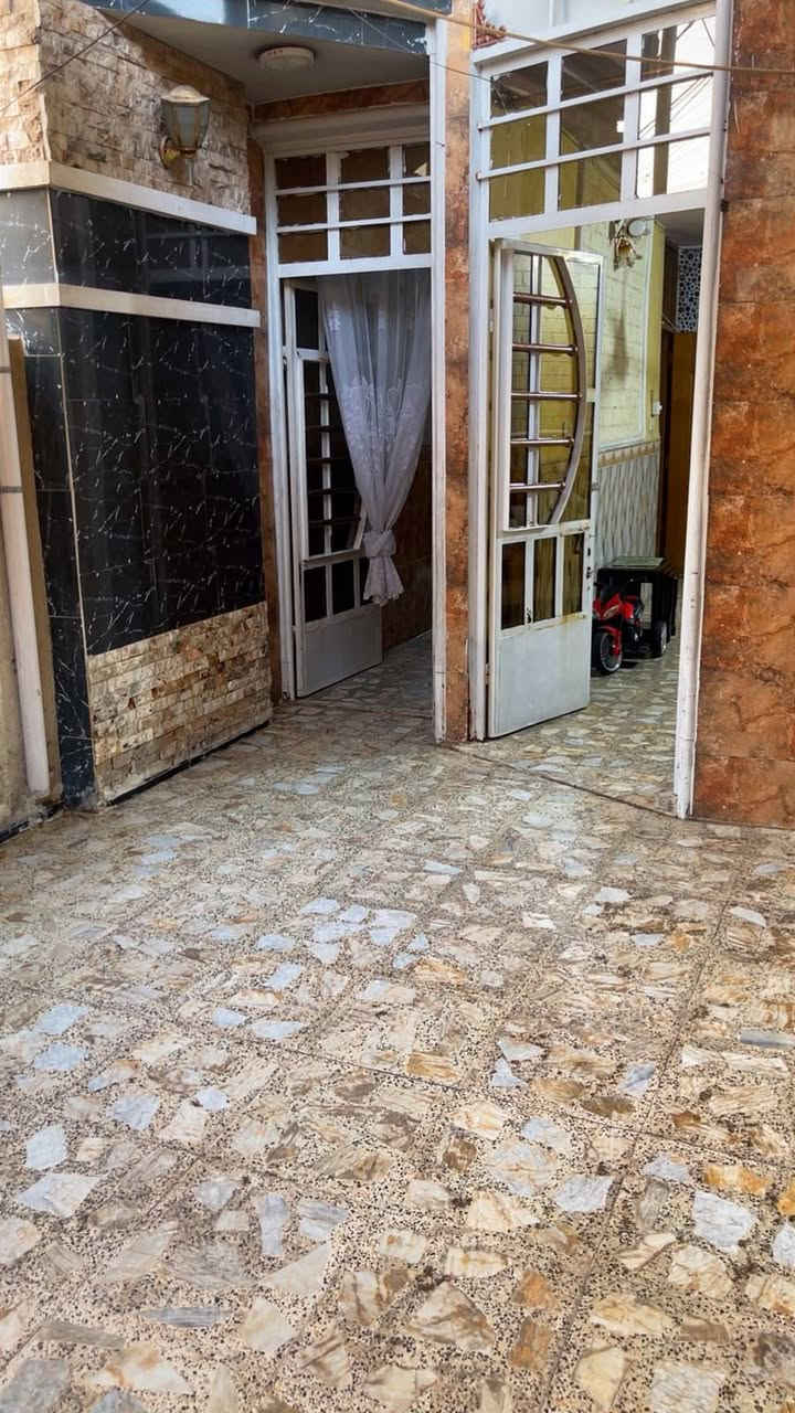 السلام عليكم 
الدار للبيع المساحه ٦٥م في السند واقع حال ٩٠ متر البناء
الواجهه ٥م البيت مدخلين
يحتوي على (استقبال+صاله+مطبخ حار وبارد +خدمات+٢غرف نوم )
العنوان (الشعب- حي الجزائر-خلف مدرسه ثانويه الشعب )
للاستفسار الاتصال على رقم صاحب الدار
***********
