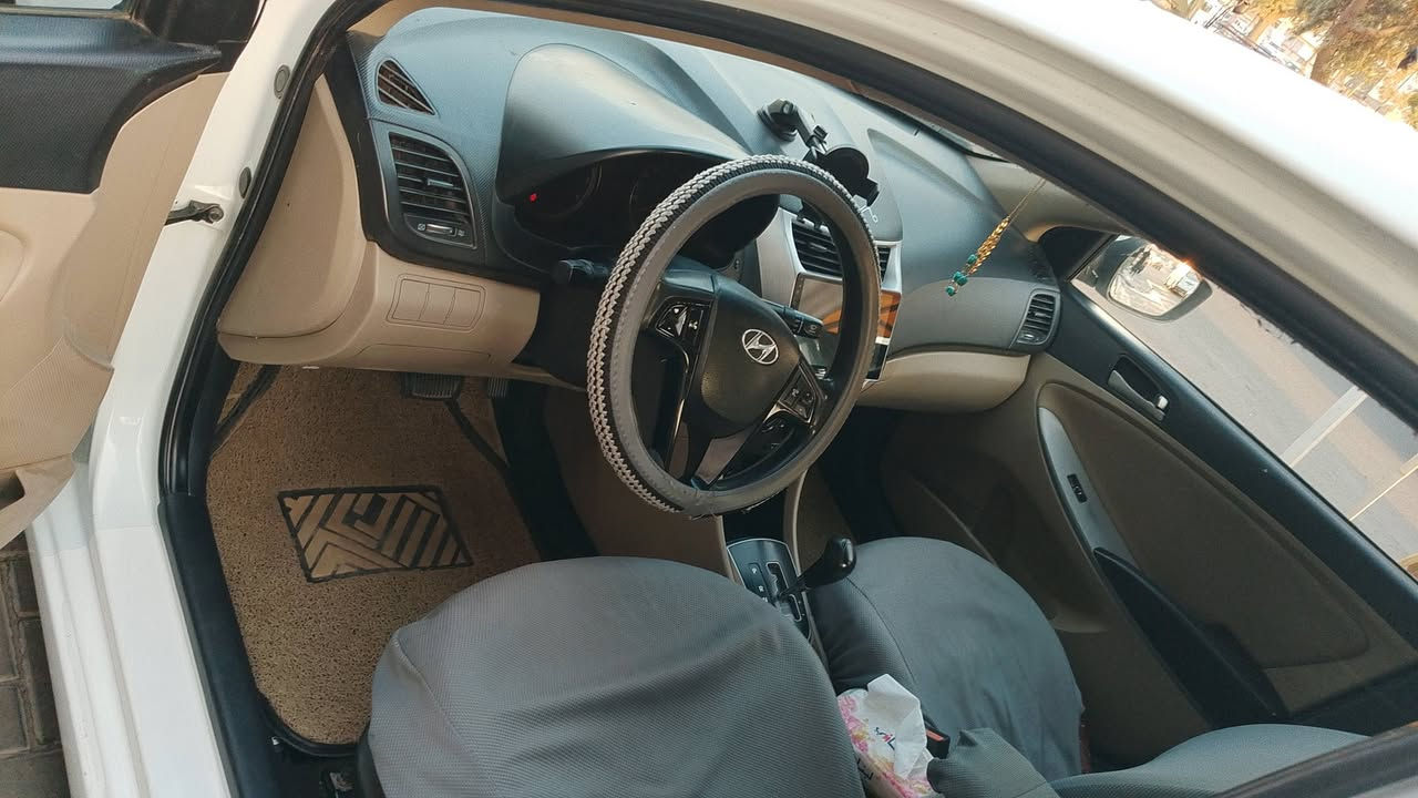 السلام عليكم 
اكسنت موديل 12 رقم بغداد مشروع وطني تحويل ثاني 
محرك 1600 . خليجي بيه 4قطع صبغ بدون ضرب لا تبديل لا.. كير محرك تبريد مكينه كفاله عامه بلادي تبريد ثلج 
سعار سياره 80بي مجال شي بسيط للعنوان بغداد بلديات نتصل وتدلل 
***********
