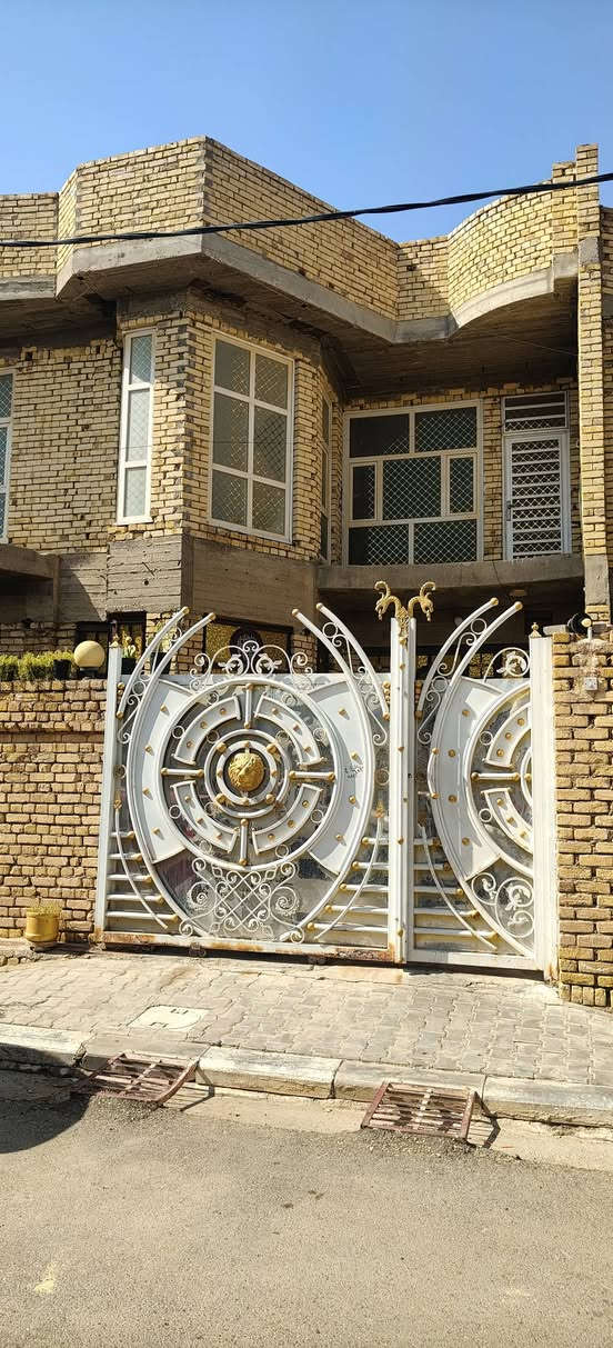 السلام عليكم
دار سكن طابقين
بناء حديث
تتكون من غرفتين نوم 5×4
صاله + مطبخ + استقبال + صحيات داخليه وخارجيه
والطابق العلوي يتضمن 
صاله وغرفتين وصحيات
(حي الحوراء المربع الذهبي خاف عمارة اكشن جم برو)
للاستفسار الاتصال على الرقم ***********
وانشاءالله بخدمتكم
