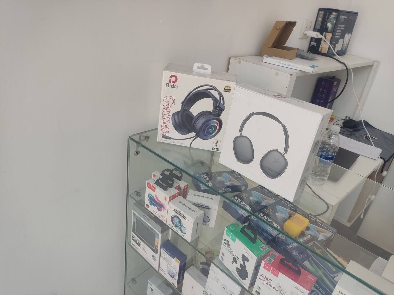 بضاعة للبيع بالجملة الي يريدهن يتواصل على رقم ***********
