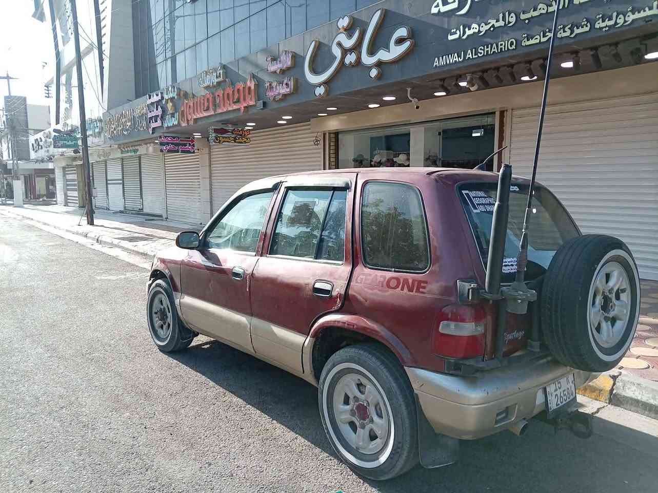 سلام عليكم كيا سبورتج موديل1995 رقم الانبار
 دولي مكينه وكير نضيفات هزه جديده كير اوتوماتيك محرك  امسكر بالكهرباء كله شغاله  تحويل مباشر عارضها 60    بيها مجال  شي بسيط ***********
