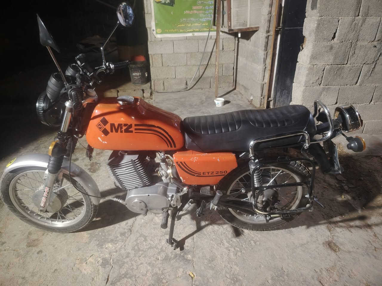 السلام عليكم دراجة 82 كصة 3 كلهة جاهزة اغلب الغراض المانية لحيم بس الخشم كهربائيات كامله تخم تاير صالنصة وعكس وكشن كلة جديد سعر 1400 وبي مجال حك الجية المكان واسط مركز بدون بدون
***********
***********
