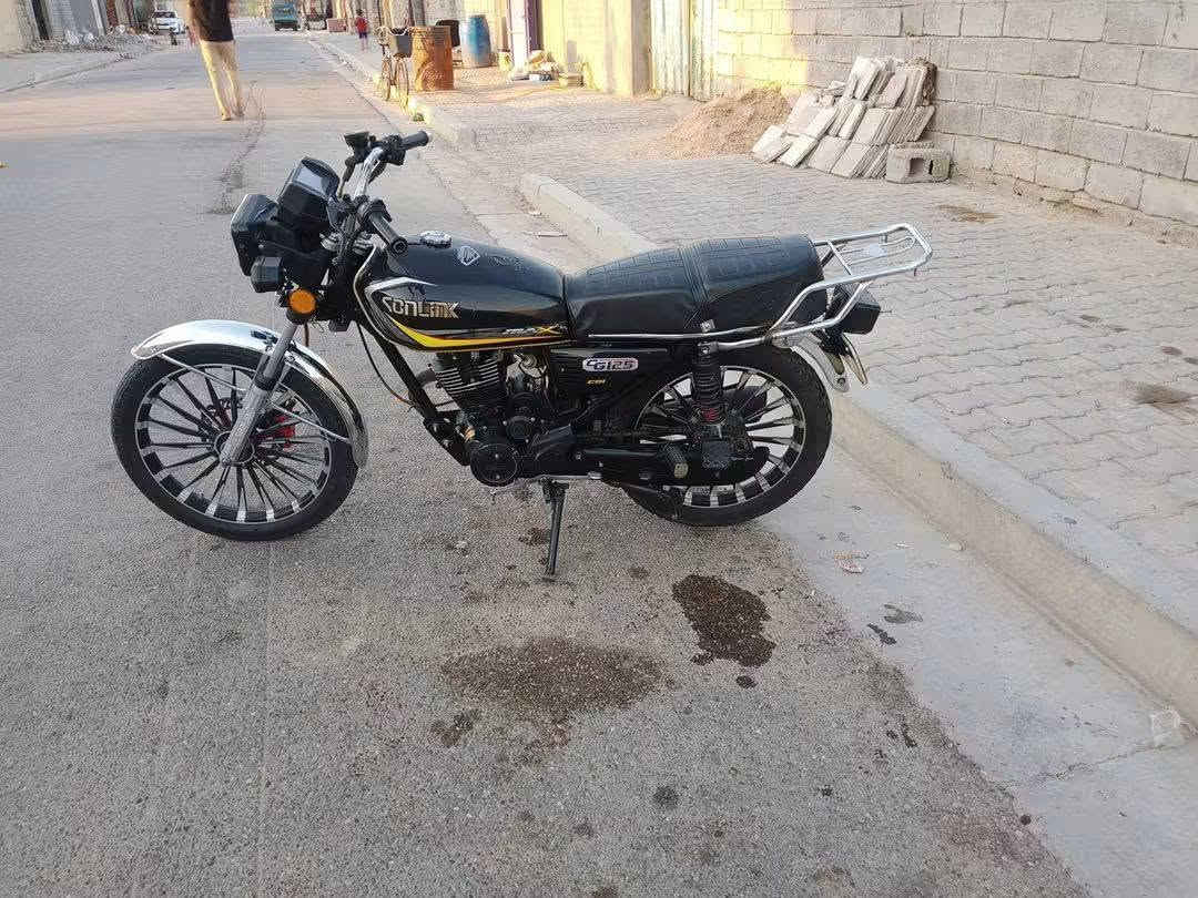دراجه سونك للبيع موديل ٢٤ خمسه كير دراجه نضيفه ومرته سعرهه ٦٠٠ بيه مجال رقمي *********** مكاني لطيفيه
