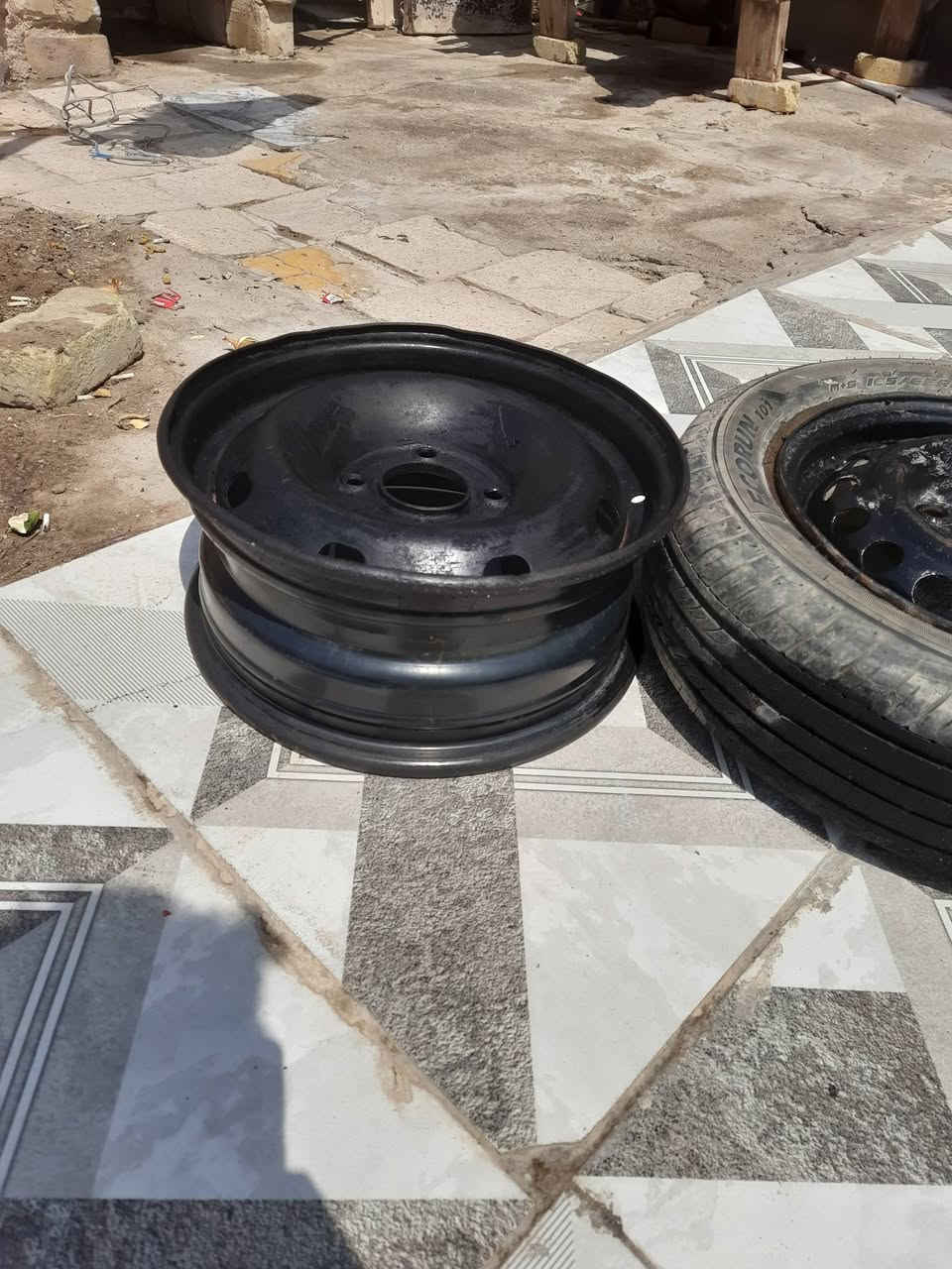 وياله لبيع واحد سايبه وثاني بيجو نضاف جيب وشد سعرهن قفل مال بيع 20 الف *********** بكاني لعوفيه
