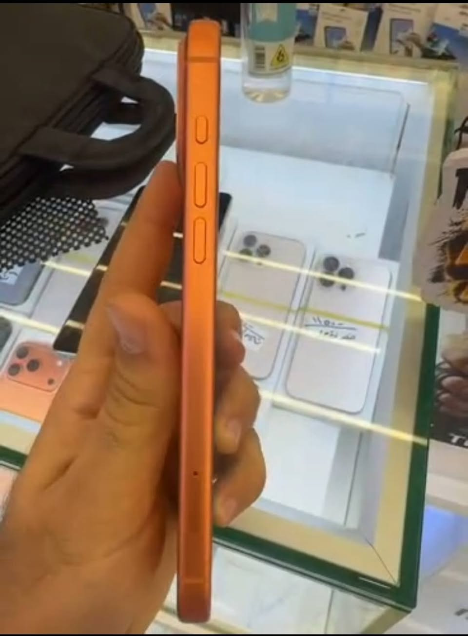 📱 للبيع iPhone 17 Pro Max
🟠 اللون: برتقالي
💾 الذاكرة: 256GB
🌍 الموديل: عربي (شرق أوسط)
🔋 البطارية: 96%
🔧 حالة الجهاز:
✨ نظافة الشاصي 100% وبدون أي شخط
🔹 الجهاز وكالة (لا مفتوح ولا مصلح - ووتر بروف)
🛡️ كفالة عامة شاملة
🎁 الهدايا والملحقات:
➕ الكرتونة الأصلية
➕ كفر شفاف أصلي
➕ لزقة شاشة بلاك أصلية
➕ لزقة كاميرات أصلية
➕ واير شحن أصلي
💰 السعر: 1,700,000 دينار عراقي
📍 الموقع: بغداد – الحرية
🚚 متوفر توصيل لجميع محافظات العراق
🔍 شرط الفحص قبل تسليم الفلوس
📞 للتواصل: ***********
