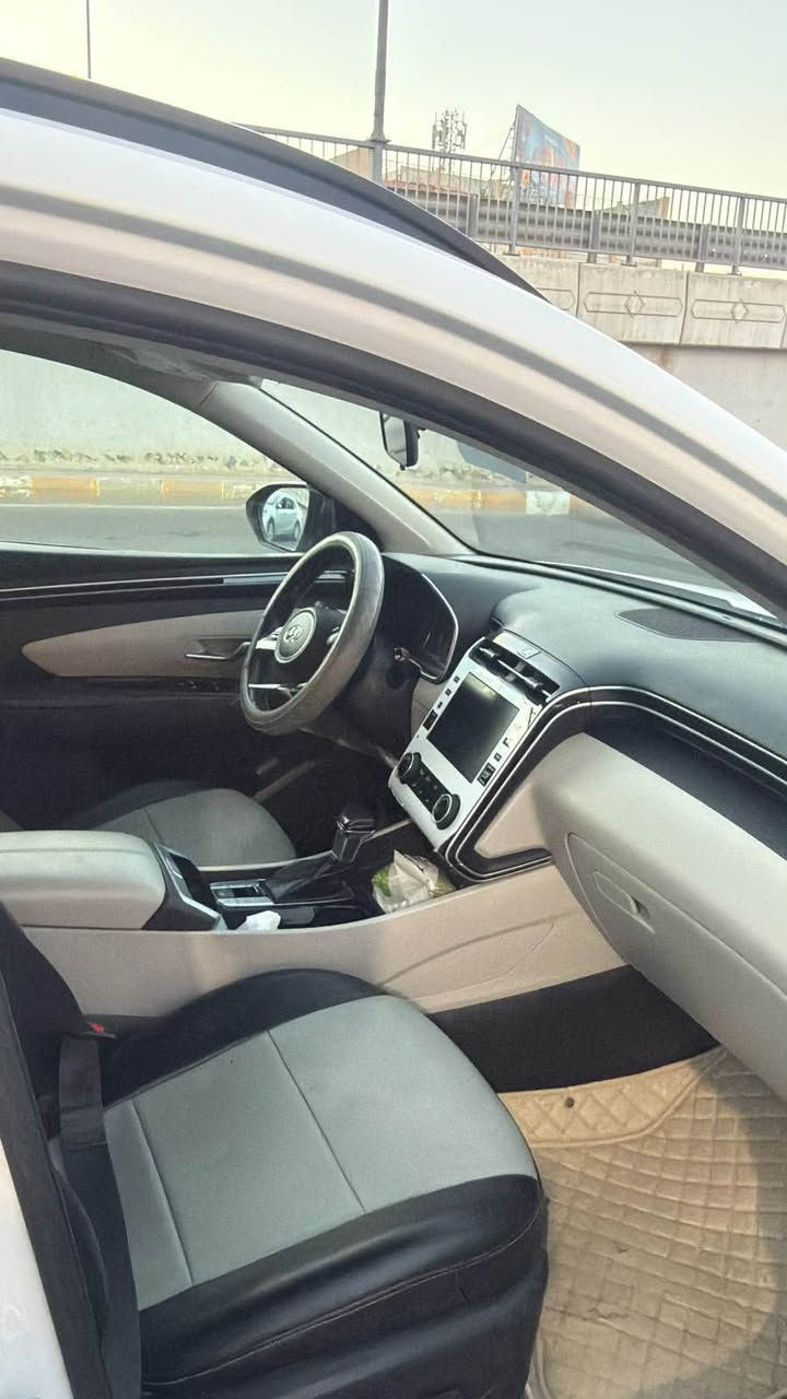 هونداي توسان موديل 22 نص فول خليجي السياره جديده كلش بس رصعه بالباب الخلفي وماشره بالصور للمراوس او بيع للاستفسار *********** الفلوجة, الأنبار
