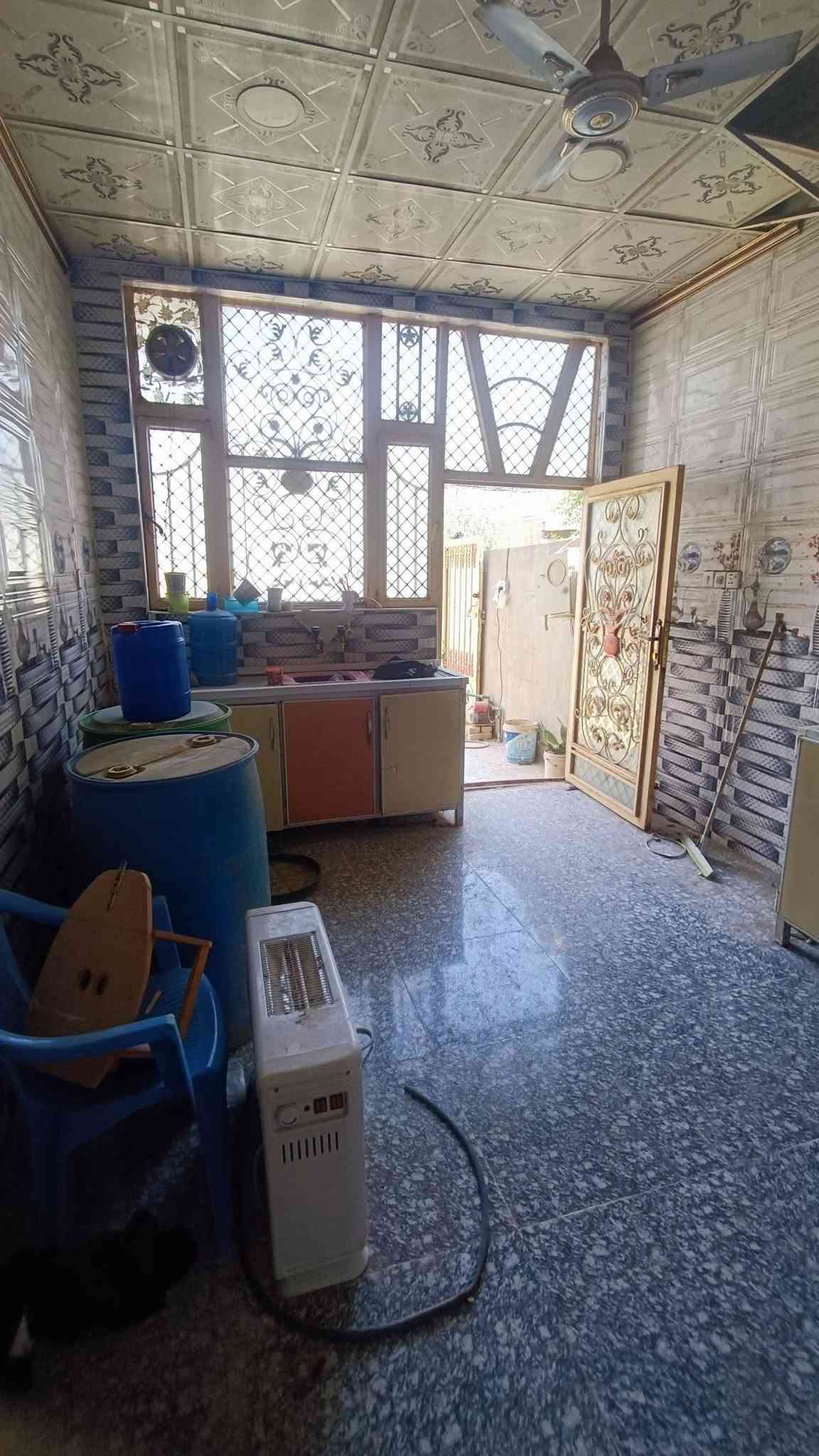 يا الله
بيت للبيع مساحته 200متر زراعي سند 25 
طريق ابو الجاسم حي الحسين 
خلف التجاري 

البناء بلوك والسقف صب كونكريت 
يحتوي على غرفتين وصاله ومطبخ وصحيات خارجيه وداخليه 
واستقبال 
شارع بعرض 8 متر يبعد 20متر عن الشارع الرئيسي 
السعر 45 مليون وبي مجال للشراي فقط فقط 

استفسار ***********
