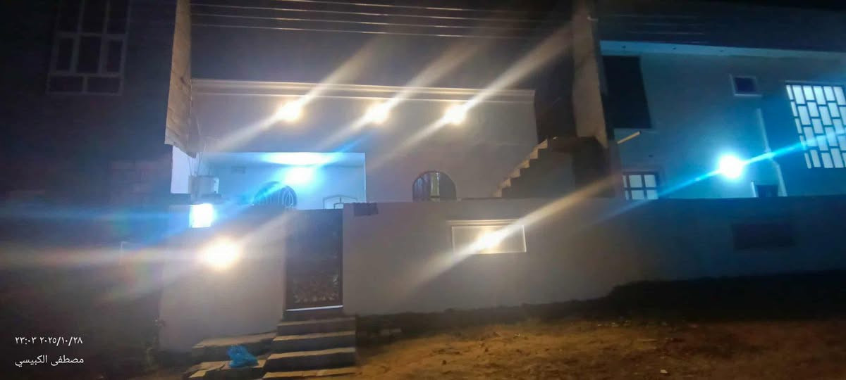 مشتمل البيع 
‏الموقع نزلة الشراع 
‏المساحه : 100الحائط مشترك 
‏الابناء: بلوك 
‏الرقم البيت 15978
‏جنس العقار طابو صرف
‏السعر 48مليون وبي مجال بصيط 
‏رقم الهاتف.***********
ادمن وافق 
‏
