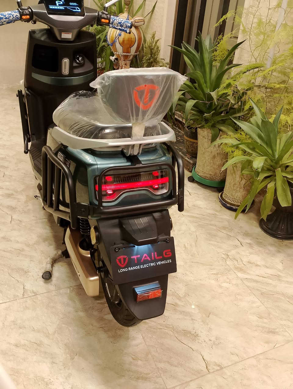 سلام عليكم 👋                             
ماطور شحن تسيلا للبيع 
6 باتري دبل مسطر  الملف 2000 w ماطور حيل نضيف المكان الموصل الاجانب الأيسر الشراي يتصل رقم الهاتف ***********
