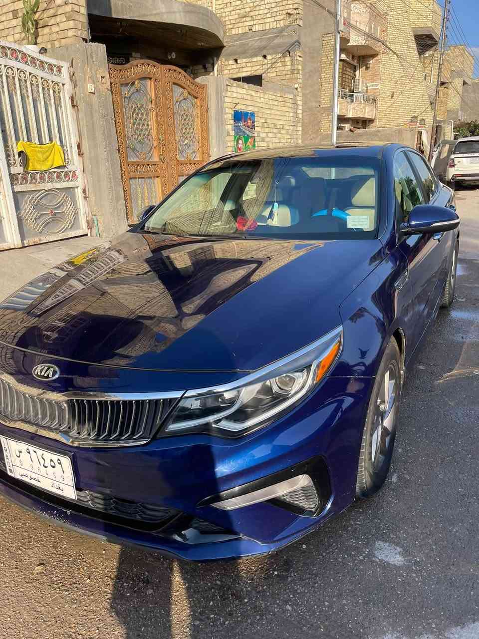 اوبتيما موديل 2019 FE
مكينه 4 سلندر 2.4GDI

لون نيلي رقم بغداد حرف (س) باسمي.

السياره وارد امريكي حادثها دعاميه خلفيه وشويه من الجاملغ

الخلفي الايسر حادث خفيف بدون ايرباك ماشيه80  الف ميل.

بارد ع كد اربع أصابع بالجاملغ الخلفي الايمن 
والجاملغ الامامي  ليم السايق بي ضربه بسيطه موضحة بالمنشور 
مواصفاتها :-

لد امامي وشباك كروم

رادار امامي للتوقف الذاتي ونقطه عمياء مع محافظة على المسار ومانع انزلاق

تحكم ستيرن جهتين وشاشة كبيرة وشاشة للسائق

حساسات خلفية وكامره خلفيه دواره وحساس ضغط الاطارات.

کشنات جلد ، وضعيات قيادة سبورت نورمال ایکو)

مكينه 4 سلندر 2.4GDI

وبعد بيها مواصفات ماذكرها

رقم ***********

مكاني بغداد رئاسه العبيدي او احياناً الكراده

السعر 133
