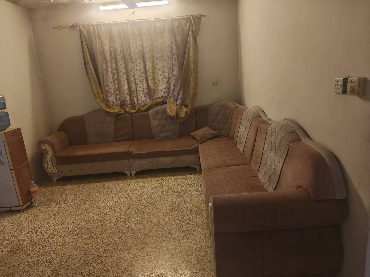 غراض منزليه للبيع مكان حي انتصار اتصل عل رقم وتدلل ***********
