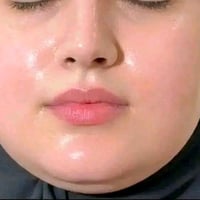 والله العظيم من تعلقون يجون يشترون مني وادعيلكم ربي بجاه هذا الشهر كون...