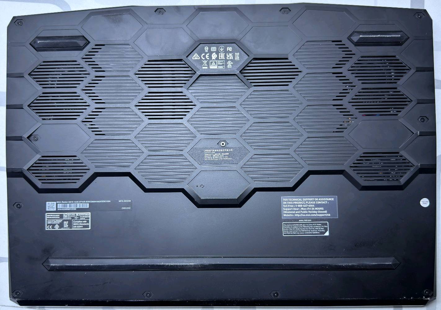 MSI RAIDER GE76 12UEغنية عن التعريف اعلى فئة  
Full HD 17.3 شاشة
CPU intal core i9 - 1200h 
RTX 3060 6g 140 w
RAM 16 قابل للزيادة 
Storage 1 TB
Key board SteelSeries معروف بالالعاب
دبل مروحة و تحكم بالاضاءة