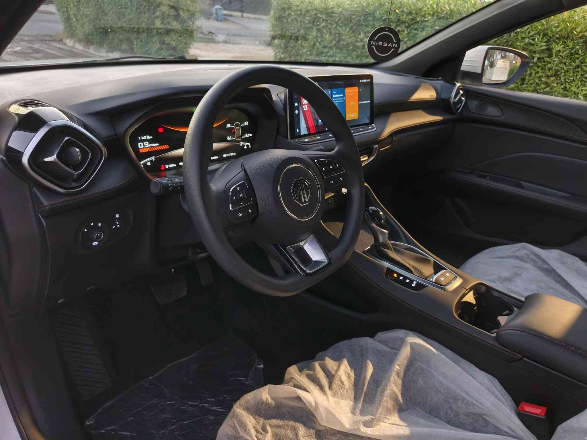 ‏السلام عليكم
‏
‏للبيع سيارة MG GT 2025 
‏لون ابيض رقم سليمانية الجديد باسمي
‏السيارة جديدة جدا بريحة الشركة 
‏مكفولة السيارة 
‏فول مواصفات
‏تحويل ثاني يوم
‏ماشية 17000 الف
‏
‏مكان السيارة العامرية
‏السعر 122 ورقة وبيها مجال بسيط
‏
‏***********
‏

نص مكتوب في الصور:
- I LOVE SECOND HOME