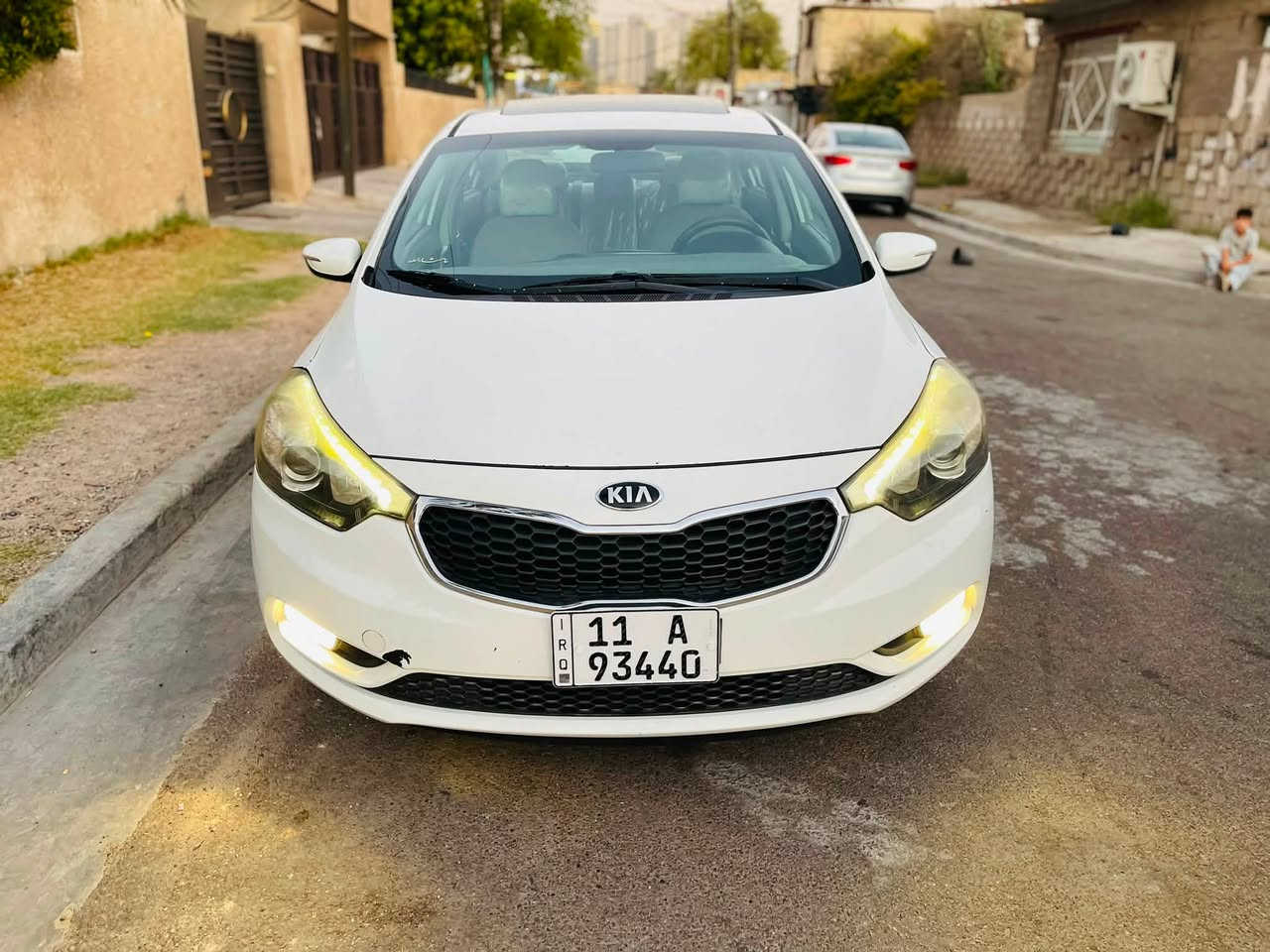 السلام عليكم
كيا سيراتو للبيع موديل 14خليجي 
فول موصفات عدا بصمه 
مواصفات فتحه شاشه تحكم ستيرن تبريد قطعتين دوشمه جديده اشاير بل مري كير ومكينه مكفولات سياره احله من صوره 
محرك 2000دوش 
حادث فقط بنيد وجاملغ خلفي 
السعر 115بيها مجال للشراي 
مكاني بغداد طوبجي علي الصالح 
رقمي ***********
