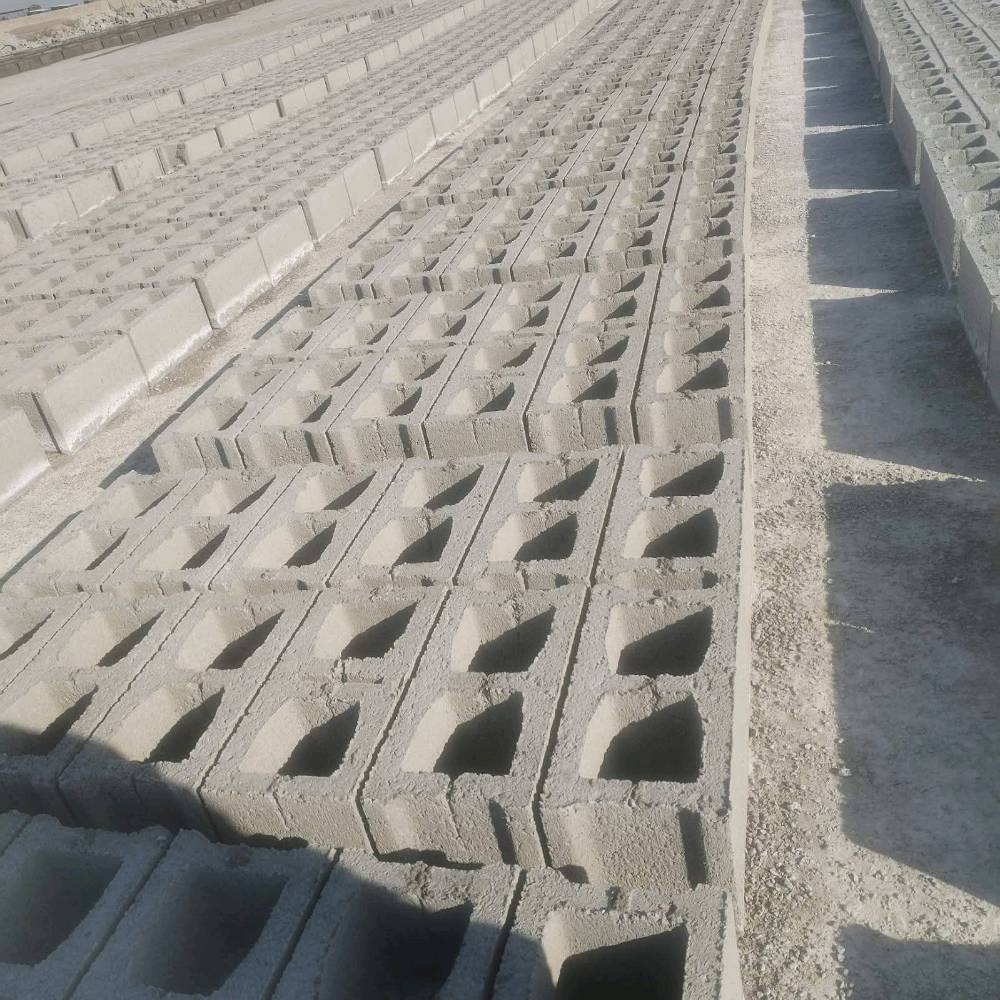 يوجد لدينا ابلوك درجة اولى بسعر مناسب ومنافس
كمية الاسمنت كيلون وربع 
كلب او كرين
