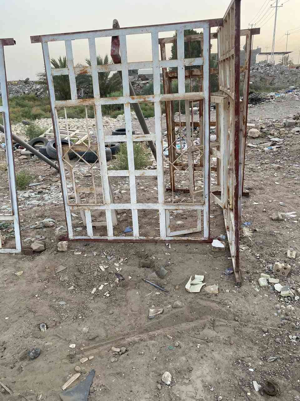شبابيك وابواب للبيع +ابواب محلات دفتريه عدد2  /***********
