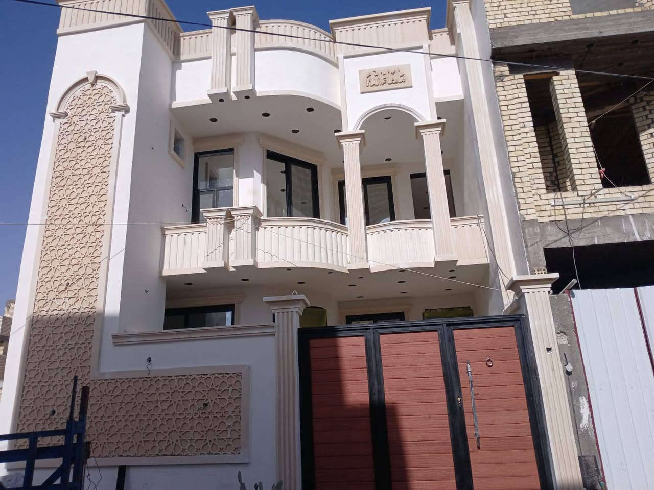 ***********

نص مكتوب في الصور:
- معمل وحداده ايمن
- المزيد ...