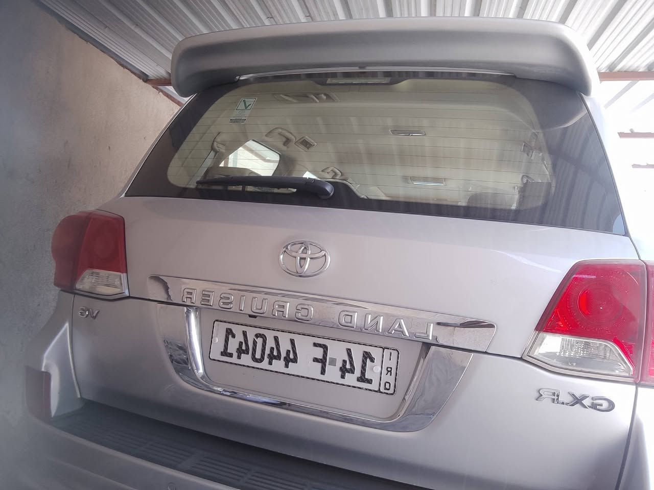 سلام عليكم لاندكروزر موديل 2013 سياره جديده فقط باب مبدل بيه الاصلي والباقي كفاله بسمي مكاني ناصرية مركز والشراي بخدمته ***********
