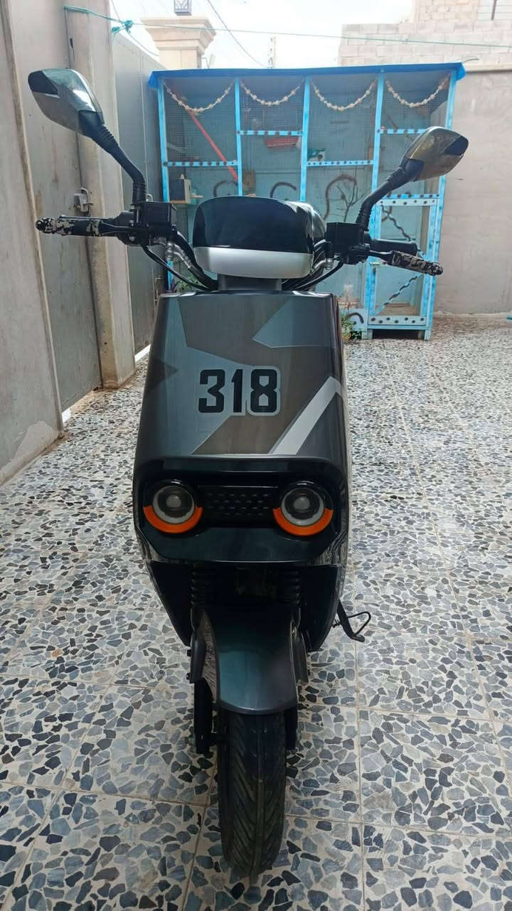 السلام عليكم
للبيع دراجة كهربائية موديل 318 
🔋 6 بطاريات
⚡ نظام 72V
ملف 2000 واط
🏁 4 سرعات 
سرعة 90 كم/س
المسافة 60-70 كم بالشحنة الواحدة 
حجم تايرات 10×300
🛑بريك دسكات امامي+خلفي 
🔐تشغيل بصمة عن بعد+سويج 
نظام سرقة + نظام رجوع للخلفR
💡 إنارة وإشارات كاملة كهربائيات كلها شغالة 
🔌 شاحنة اصلية شركة 
✅ جاهزة للاستخدام وما تحتاج شي
📍 المكان: الموصل-ايسر 
💰 السعر: [600 الف]
📞 للاستفسار: [***********]

