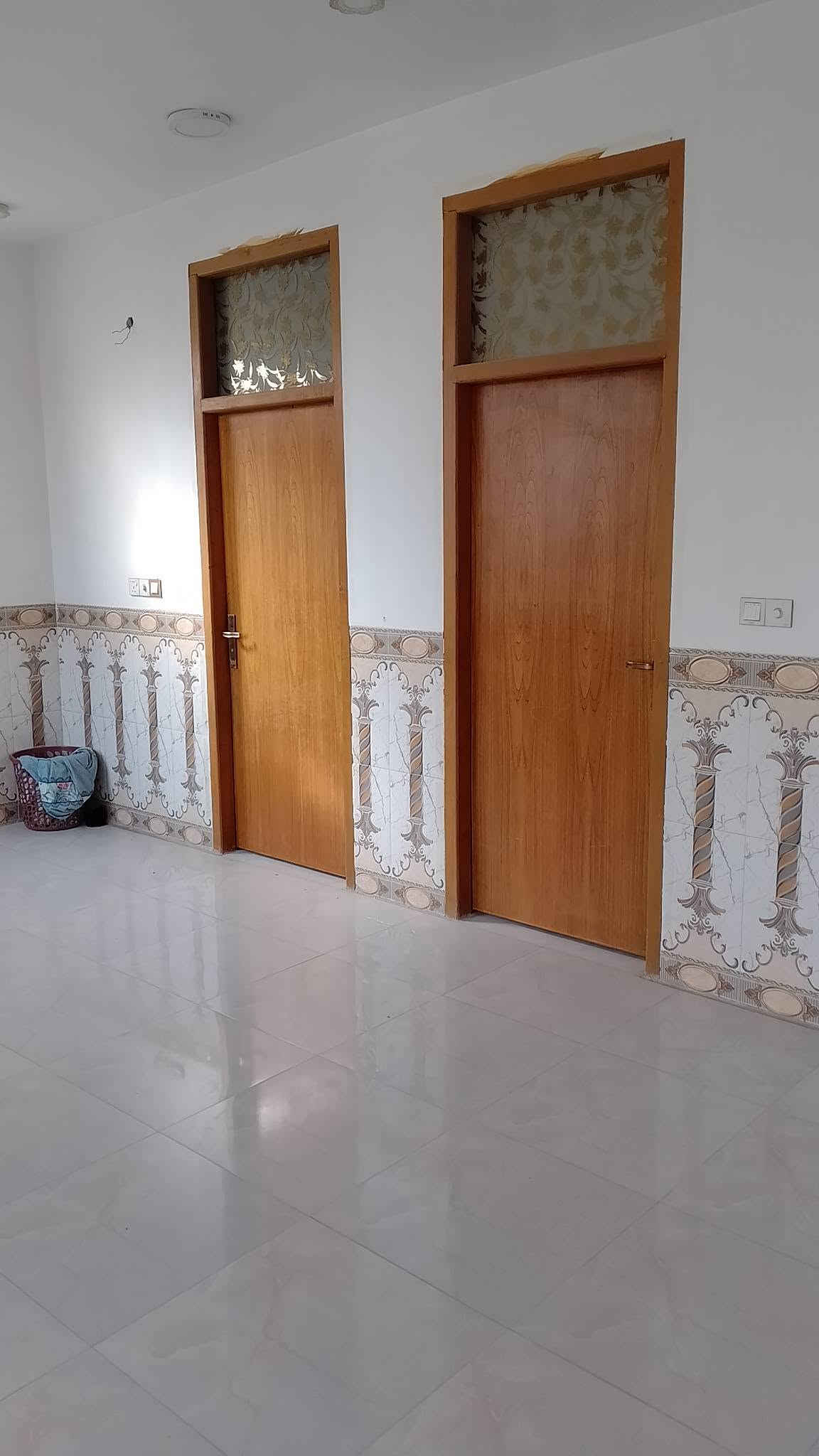 بيت للبيع المساحة 160 متر طابو صرف طابقين يحتوي على ثلاث غرف نوم وصالات عدد 2 واستقبال ومطبخ وصحيات عدد 3 الموقع القاسم شارع المركز الرحمانيه أول فرع على جهة اليمين للاستفسار الاتصال على الرقم ***********
