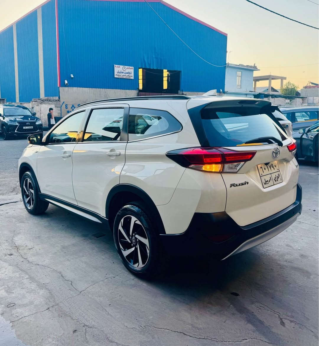 Toyota rush 
تويوتا راش 
موديل 2020
فول مواصفات 
7راكب
147الف ماشية 
قطعتين سبوغ بدون دواخل 
سيارة گير ومحرك كلشي بشرط   
السعر 138$ بي مجال بسيط 
مكانى اربيل 
*********** أربيل, العراق
