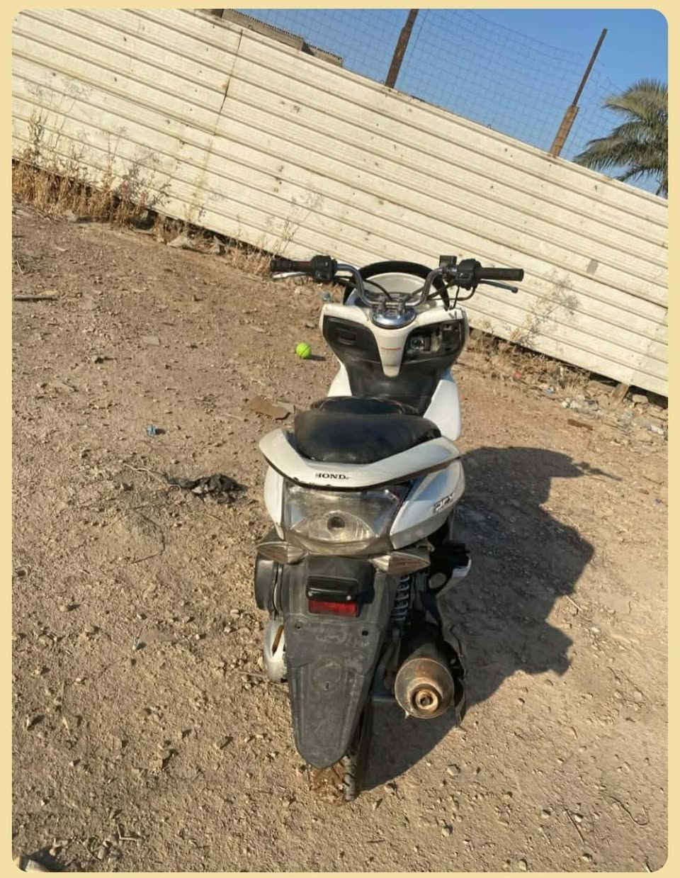 السلام عليكم جيل اول للبيع الدراجة تفتح سويج وما أدير ابيع فحم كوم حديد سعرها ٤٥٠ وبيه مجال العنوان بغداد الرقم ***********
