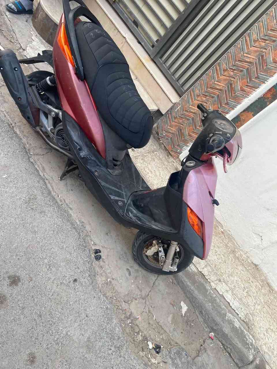 السلام عليكم ماكس ثعلب للبيع مزوده دراجه صارله ١١ يوم نزله من رمبه  رقم الهاتف ***********
