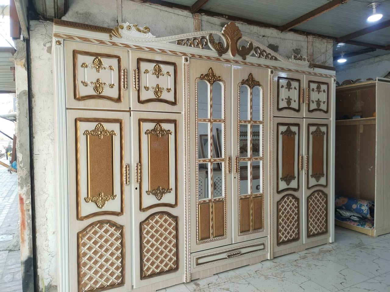 غرفه نجار البيع. سعرمليون تصال***********ناصريه مركز
