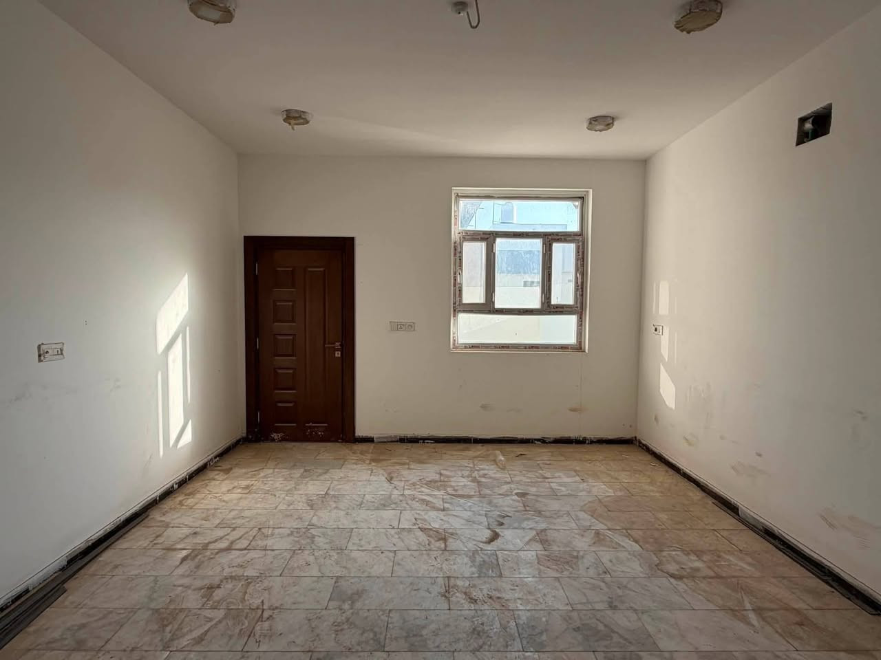 مجمع آشور ٢ 

تتوفر ٦ وحدات سكنيه بنظام القسط والنقد

🏠 / دار للبيع مساحة ٢٠٠ م طابو صرف 

             واجهه ١٠ م / نزال ٢٠ م 

🧱 بناء حديث درجه أولى 

الطابق الاول/ مطبخ . أستقبال . هول . غرفه . مجمع صحيات . كراج . حديقه 

الطابق الثاني/ غرفتين . هول . مجمع صحيات 

🌍 الموقع / شارع ٨٠ مجمع آشور ٢

للأستفسار أكثر مراجعة مكتب 
عقارات أراضي بابل الخضراء للمقاولات العامه والتصاميم الهندسية 
شارع ٦٠ .. عمود ٣٠٠ .. مقابل أستدارة علي بقلي 
الشيخ حازم 
وسام محمد 
أبو حيدر / ***********
