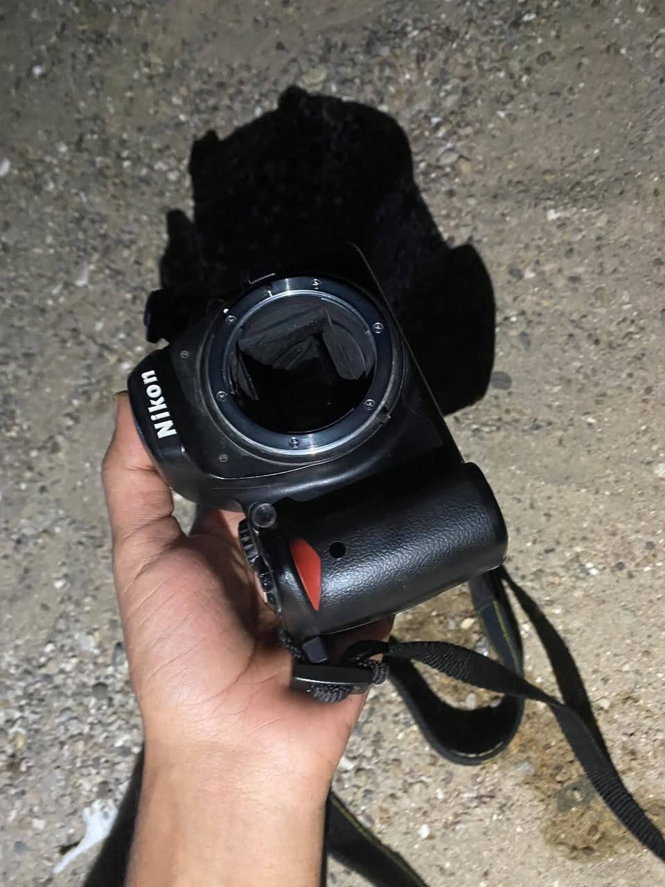 سلام عليكم كامره للبيع استخدام 3اشهر كامره نضيفه كلش يراد اله بطاريه بس سعر 125بيه مجال
