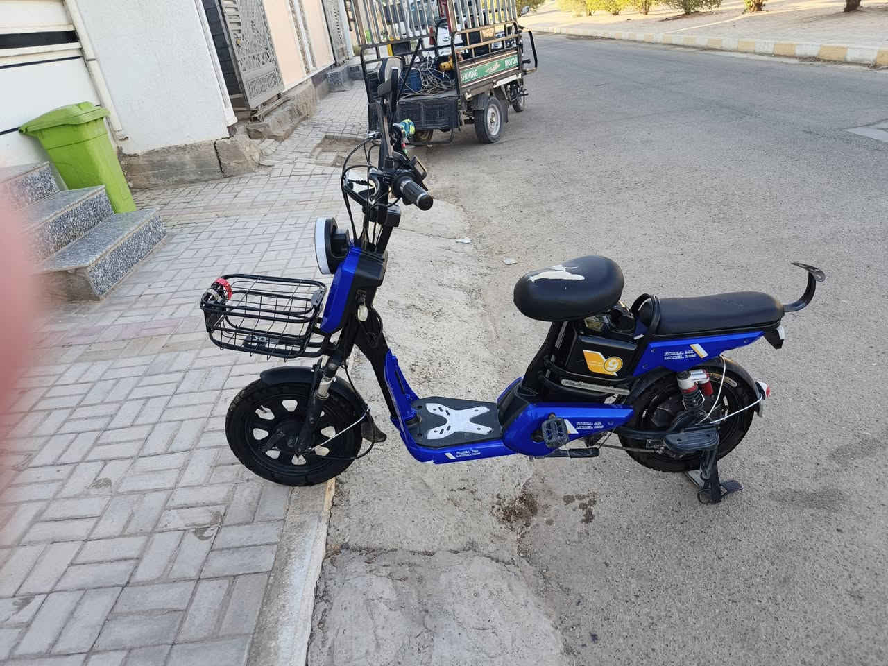 السلام عليكم بايسكل شحن للبيع حجم 16 أي عطل ما بيه فقط الكشن إني ابدلك ياه عل حسابي بطاريات جديد شاحنته وياه مال شركه الأصلية يوصلك لل سوگ 3 مرات ويرجعك العنوان الأنبار الرمادي ال 5 كيلو قرب جامع خاتم الأنبياء والمرسلين  السعر 250 الرقم ***********
