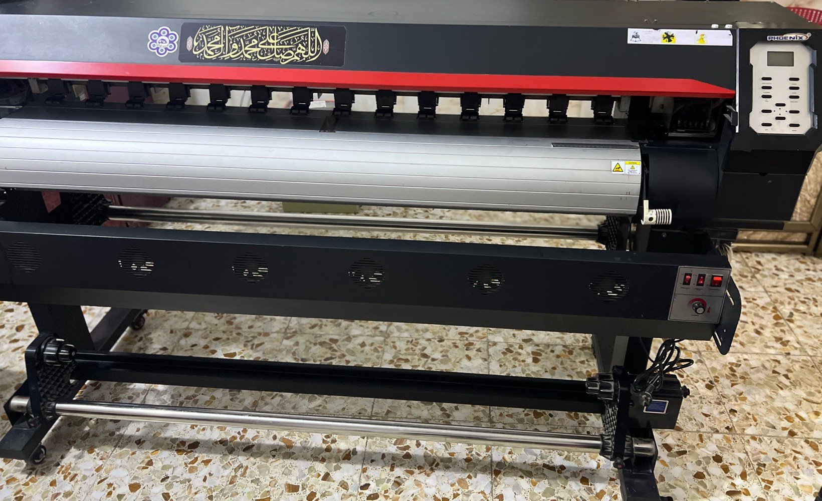 السلام عليكم اخوان مطبعة فلكس للبيع قياس 160سم  نوع الهيد XP600المطبعة مستخدمة سنه واحدة فقط المطبعة متروكة صارلها فترة بسبب ضروف يحتاج الها فقط تبديل هيد مع صوندات الاحبار جامد بيهن الحبر بسبب الترك المطبعة نضيفة جداً السعر المطلوب 19 ورقة وبيها مجال للأستفسار ***********