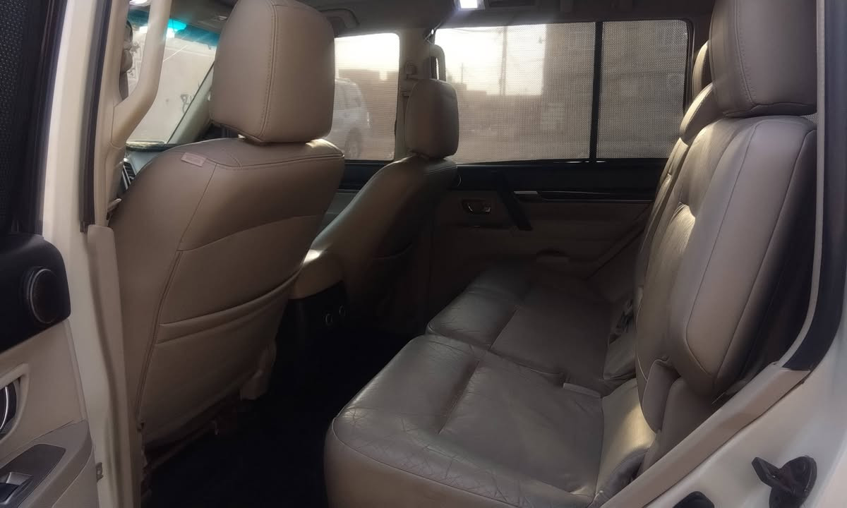 باجيرو • ٢٠٠٩ • جلد تحكم كهرباء
