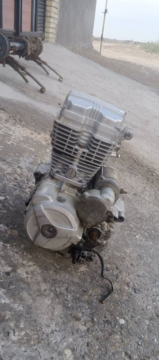 محرك 150 هو واكسن اكسن جديد محرك ما مفتوح شغال العنوان بغداد مدينه الصدر الحميديه***********
