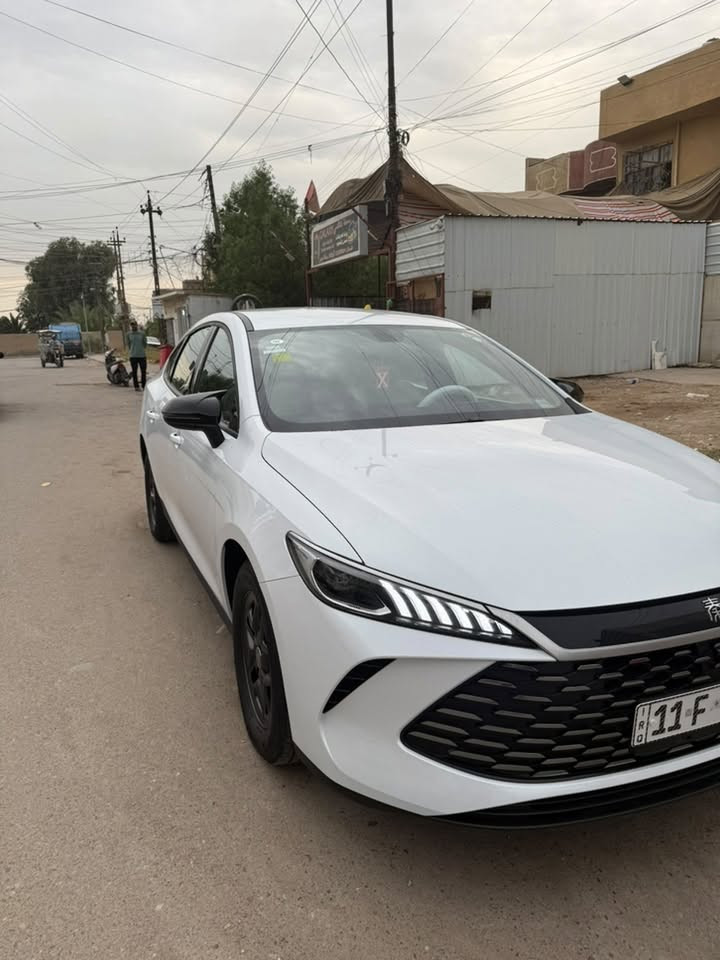 السلام عليكم اخوان BYD كن بلاص مديل 2025 مكفولة من البارد والرصعات والصبغ والتبديل سيارة جديدة وماشية 2400 باسمي تحويل ثاني يوم والسيارة مصروف عليهة مغلفة الارضية جلد والكشنات مغلفات جلد اصلي ومغلفة البيبان من الداخل وجلاتين للفرس والتجوة والكير وفرشة دشبول ومشي حقيقي وسعرهة قفل قفل 21 مليون الاتصال *********** مكان السيارة الشعب
