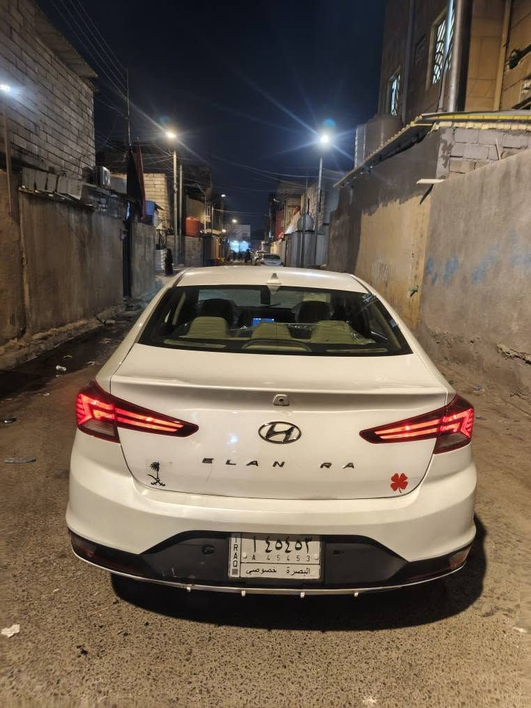 النترا 2019 وارد امريكي 
حادثها بجم واصل للغود مصلحه 
مصبوغه عام ماعدا القماره 
وبيها بارد بجنطه هم مصلح 
يعني ابيع كوم حديد اوكفلك فقط برسميات 
سياره جاهزه تايرات تبريد وكلش نضيفه 
السعر 85 ورقه مجالها كلش بسيط 
اقره الوصف قبل لاتتصل *********** البصرة, العراق
