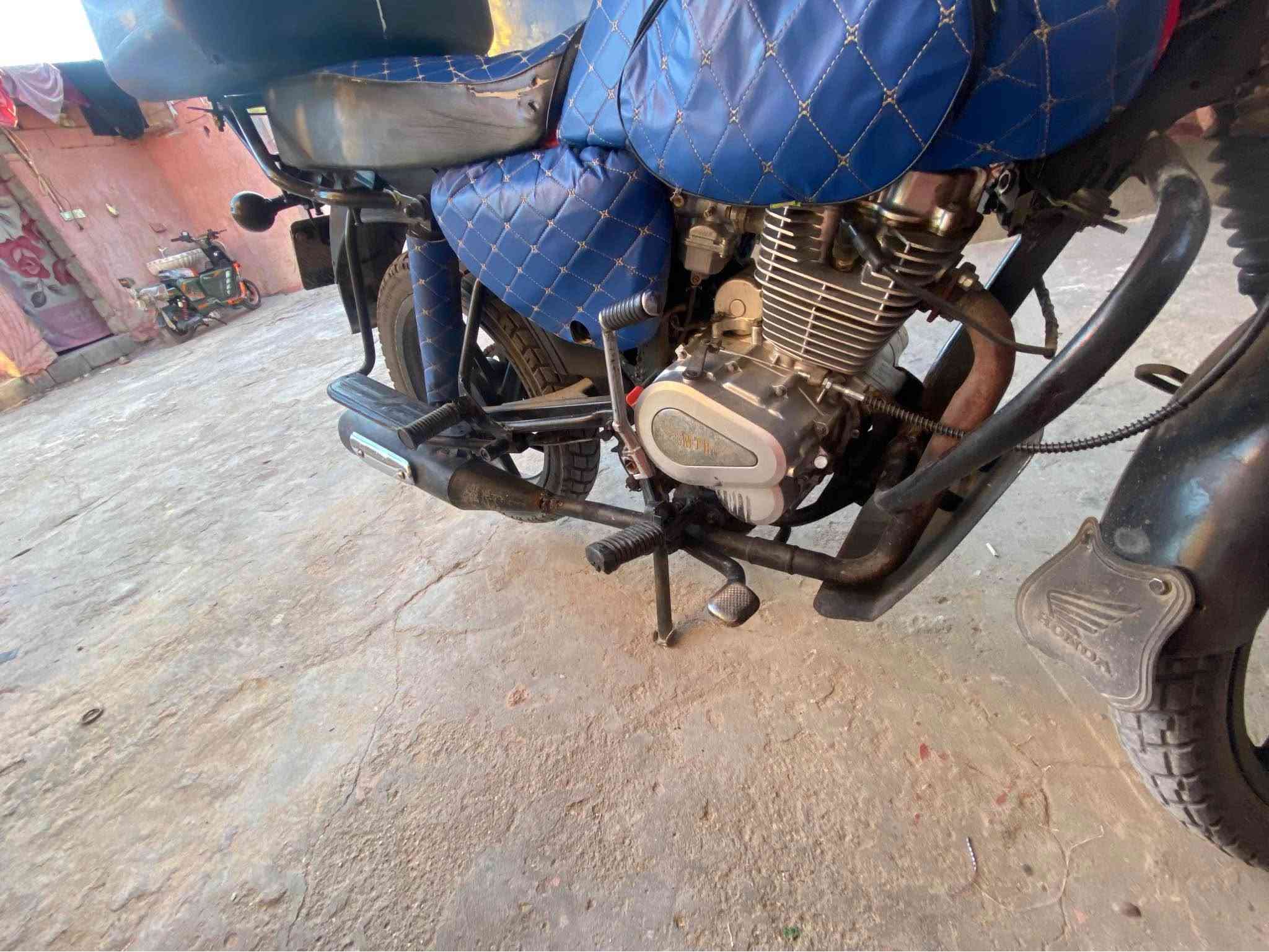 دراجه بوكسر مديل21 سنويه بئسمي محورها مكينه ستوته صايرلي سنتين لاف راسي ونايم ترايك منا البغداد دراجتي تعبان عليها الله شاهد بس محتاج واريد ابعيها وللعلم دراجه صايرلها سبوعين ما غاسلها يعني على طينها صورتها وللعلم دراجه من تمشي بيها حته صوت الكروز مسمعه على كد ما شغل مضبوط والله شاهد لو ما معتاج ما انشرها لأن دراجه انا اشتغل بيها دلفري اطلع منها وما اذب عليها رقم الهاتف***********
متواجد مازنجر البصرة, العراق
